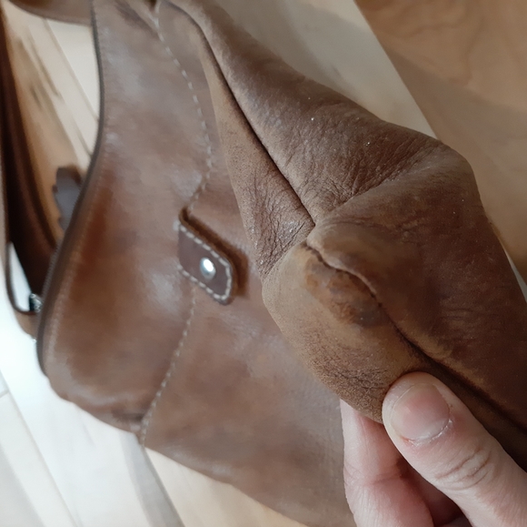 Roots large crossbody bag. - Picture 6 of 6